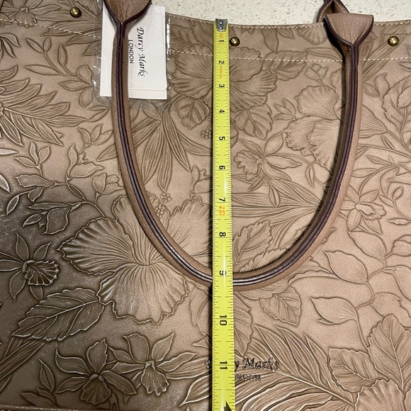 DARCY MARKS LONDON TAN LARGE TOTE - Picture 10 of 16